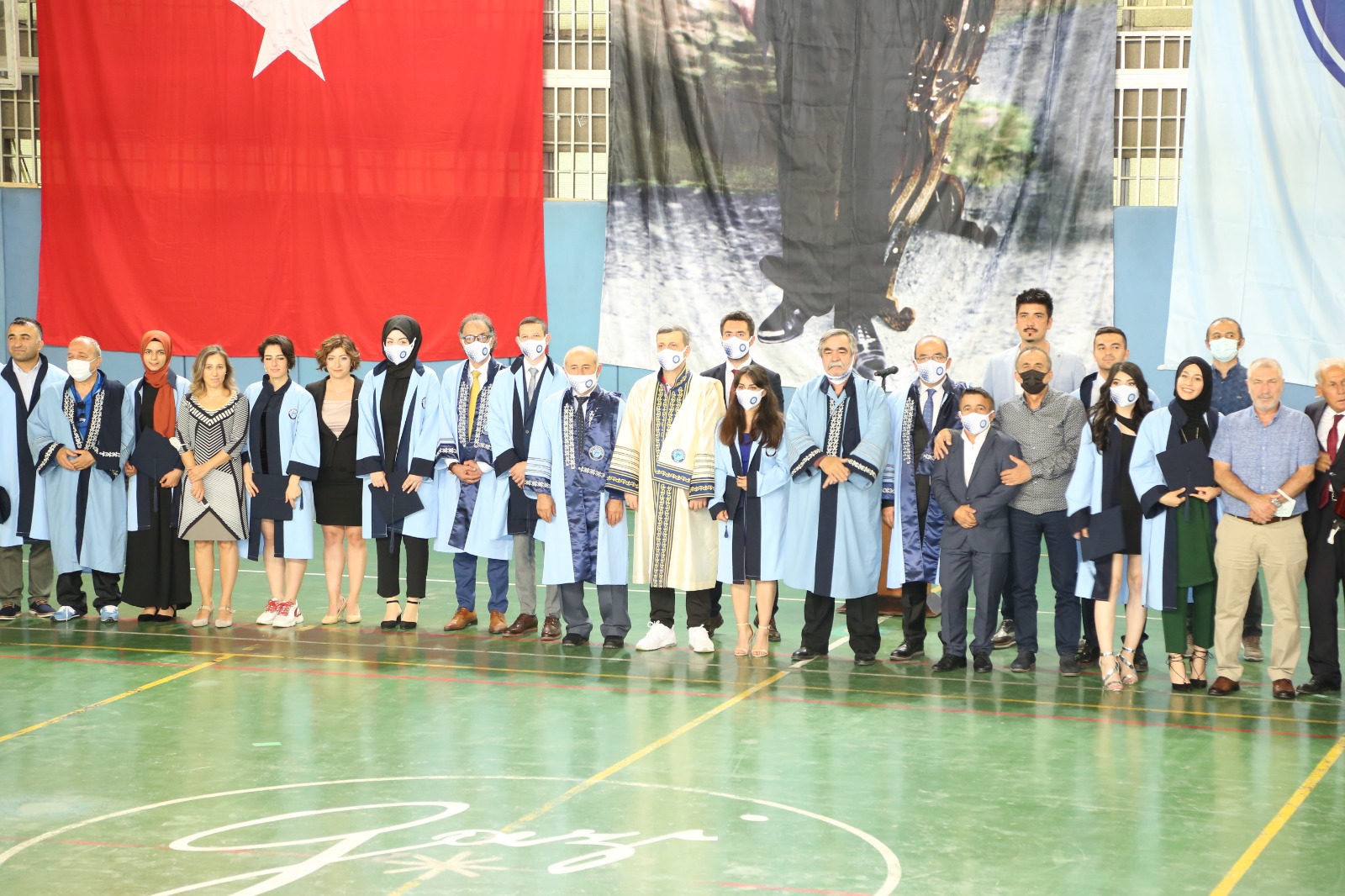 Üniversitemiz, Spor Bilimleri Fakültesi Mezunlarını Coşkuyla Uğurladı